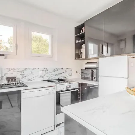 Beautiful Home In Royan With Wifi בית נופש רויאן