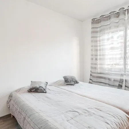 Beautiful Home In Royan With Wifi * רויאן