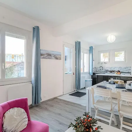 בית נופש Beautiful Home In Royan With Wifi *