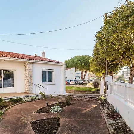 בית נופש Beautiful Home In Royan With Wifi