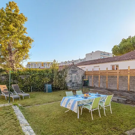 בית נופש Beautiful Home In Royan With Wifi *